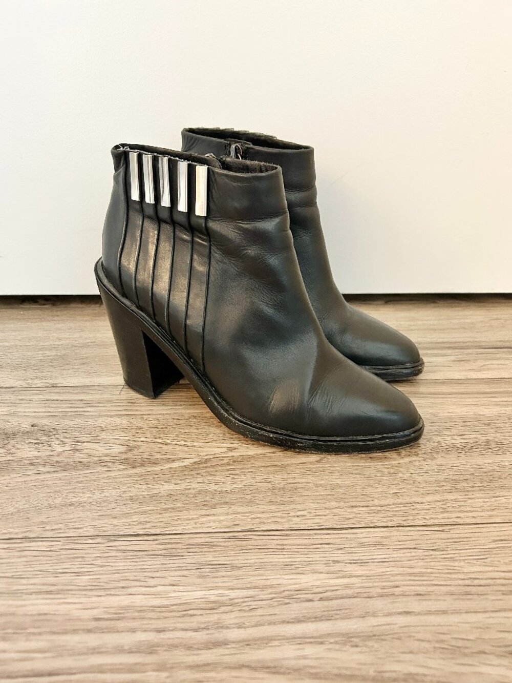 L.A.M.B. Leather Metal Heel Ankle Booties Black Grunge Y2K Minimal Size 7.5